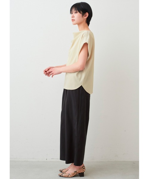 IEDIT（イディット）の「ＩＥＤＩＴ　接触冷感・吸汗速乾がうれしい　華やかドレープネックブラウス（シャツ/ブラウス・レディース・ホワイト/ネイビー/ライトベージュ・M/L/LL/3L/S）」の11枚目の写真