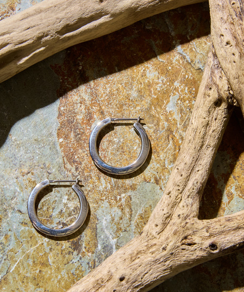 HARIM(ハリム)の「HARIM ハリム / THIN RAIN PIERCE catchless シルバー925スィンレインピアス キャッチレス オキシデーション 両耳用 / HRA061 SET OX(ピアス(両耳用)・メンズ・シルバー・FREE)」の1枚目の写真
