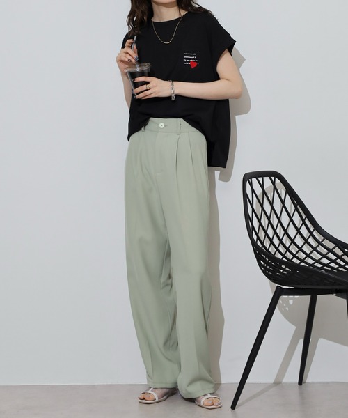 EGLANTINE(エグランティーヌ)の「EGLANTINE ハート刺繍ポケット フレンチスリーブカットソー(Tシャツ/カットソー・レディース・ネイビー×ホワイト/ホワイト×ブラック/ブラック/オフホワイト・40)」の18枚目の写真