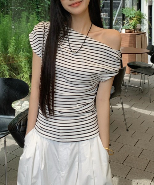 HALEY PESCA(ヘーリーペスカ)の「HALEY PESCA/細めボーダー ワンショルダートップス(Tシャツ/カットソー・レディース・ホワイト・SMALL/MEDIUM/LARGE)」の1枚目の写真