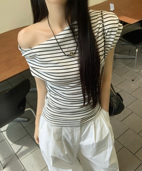 HALEY PESCA(ヘーリーペスカ)の「HALEY PESCA/細めボーダー ワンショルダートップス(Tシャツ/カットソー・レディース・ホワイト・SMALL/MEDIUM/LARGE)」の7枚目の写真