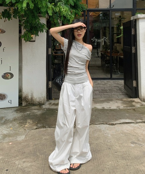 HALEY PESCA(ヘーリーペスカ)の「HALEY PESCA/細めボーダー ワンショルダートップス(Tシャツ/カットソー・レディース・ホワイト・SMALL/MEDIUM/LARGE)」の6枚目の写真