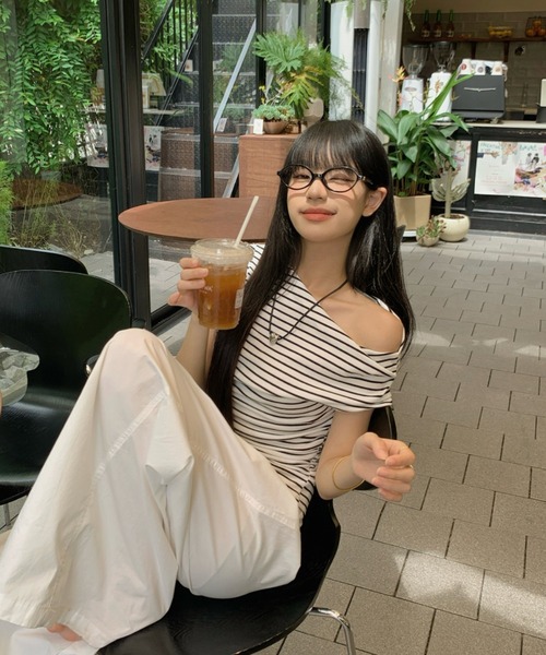 HALEY PESCA(ヘーリーペスカ)の「HALEY PESCA/細めボーダー ワンショルダートップス(Tシャツ/カットソー・レディース・ホワイト・SMALL/MEDIUM/LARGE)」の4枚目の写真