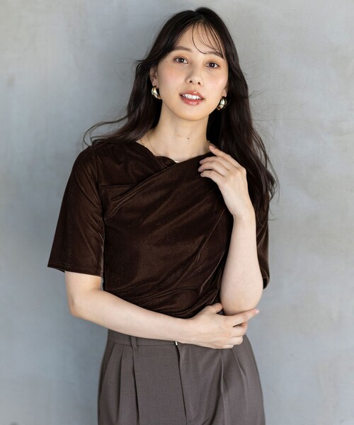 ANY SIS(エニィスィス)の「【洗える】シアーベロアドレープ Tシャツ(Tシャツ/カットソー・レディース・アイボリー系/ダークブラウン系・2)」の5枚目の写真