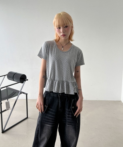 4INT.（フォイント）の「ラブリー ドット フリル 切り替え 半袖 Tシャツ（Tシャツ/カットソー・レディース・ホワイト/ブラック/グレー・FREE）」の4枚目の写真