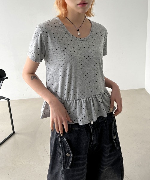 4INT.（フォイント）の「ラブリー ドット フリル 切り替え 半袖 Tシャツ（Tシャツ/カットソー・レディース・ホワイト/ブラック/グレー・FREE）」の7枚目の写真