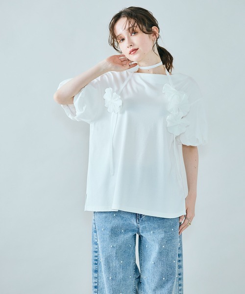 Audie a Muses(オーディアミューズ)の「フラワーモチーフヒモ付きカットソー(Tシャツ/カットソー・レディース・ブラック/オフホワイト・38/42)」の6枚目の写真