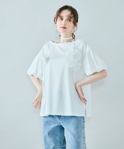 Audie a Muses(オーディアミューズ)の「フラワーモチーフヒモ付きカットソー(Tシャツ/カットソー・レディース・ブラック/オフホワイト・38/42)」の7枚目の写真