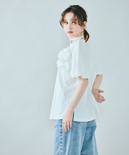 Audie a Muses(オーディアミューズ)の「フラワーモチーフヒモ付きカットソー(Tシャツ/カットソー・レディース・ブラック/オフホワイト・38/42)」の8枚目の写真