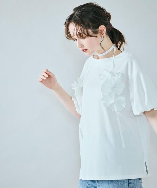 Audie a Muses(オーディアミューズ)の「フラワーモチーフヒモ付きカットソー(Tシャツ/カットソー・レディース・ブラック/オフホワイト・38/42)」の10枚目の写真