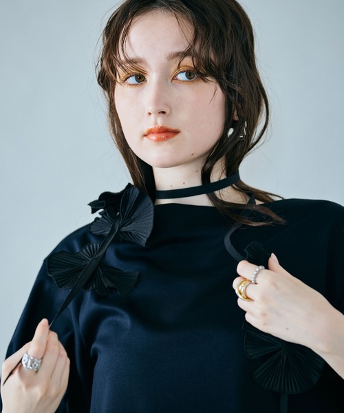 Audie a Muses(オーディアミューズ)の「フラワーモチーフヒモ付きカットソー(Tシャツ/カットソー・レディース・ブラック/オフホワイト・38/42)」の20枚目の写真
