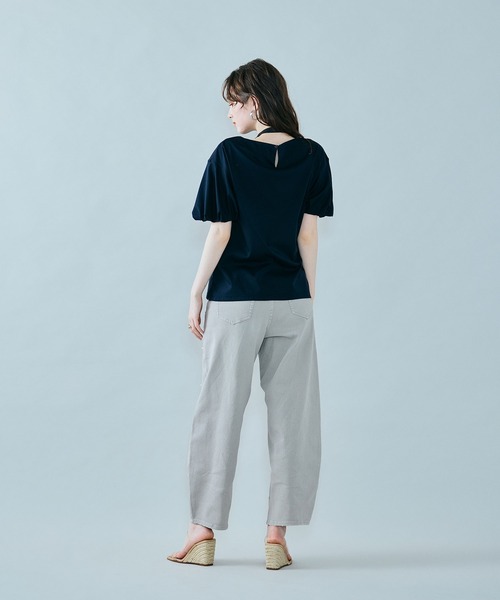 Audie a Muses(オーディアミューズ)の「フラワーモチーフヒモ付きカットソー(Tシャツ/カットソー・レディース・ブラック/オフホワイト・38/42)」の3枚目の写真