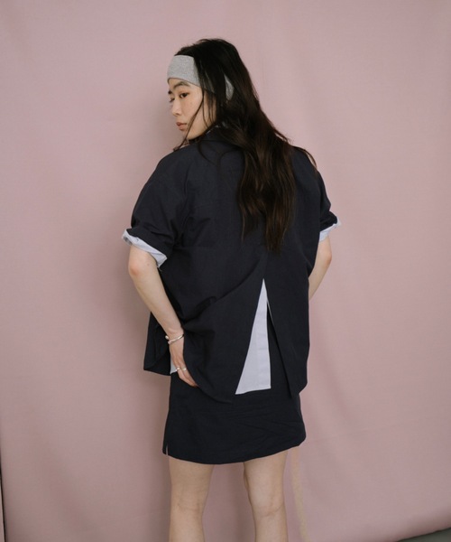 DRWCYS（ドロシーズ）の「ミニマルオーバーサイズシャツ（シャツ/ブラウス・レディース・サックスブルー/ネイビー・FREE）」の6枚目の写真