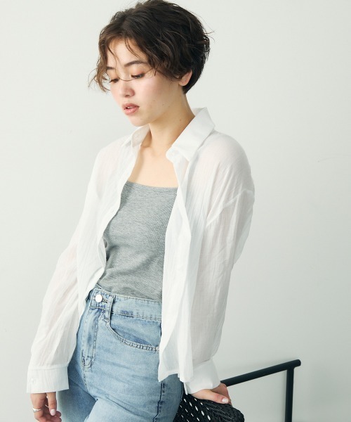 Clum(クルム)の「ライトシアーオーバーシャツ(シャツ/ブラウス・レディース・ブラック/ホワイト/チャコールグレー・FREE)」の2枚目の写真