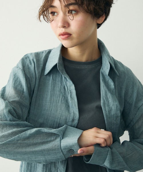 Clum(クルム)の「ライトシアーオーバーシャツ(シャツ/ブラウス・レディース・ブラック/ホワイト/チャコールグレー・FREE)」の1枚目の写真