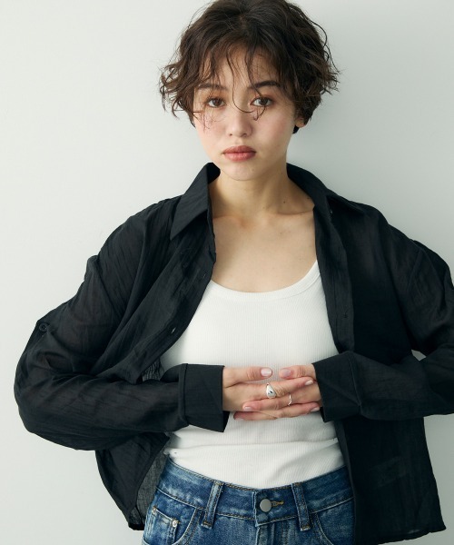 Clum(クルム)の「ライトシアーオーバーシャツ(シャツ/ブラウス・レディース・ブラック/ホワイト/チャコールグレー・FREE)」の22枚目の写真