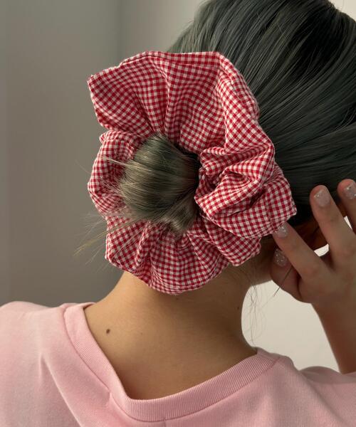 WEGO（ウィゴー）の「WEGO/ギンガムチェックシュシュ（シュシュ・レディース・サックスブルー/ライトピンク/ブラック/ライトパープル/レッド・FREE）」の5枚目の写真