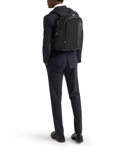 TUMI（トゥミ）の「ARRIVE 「ラーソン」ミディアム・バックパック（A4