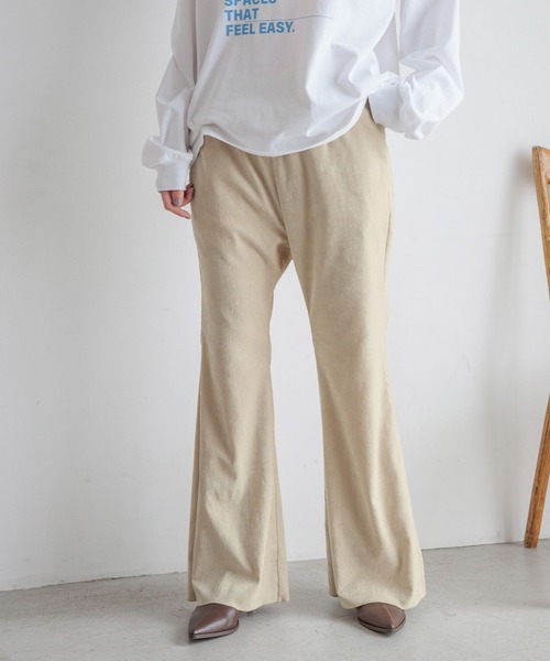 LOWRYS FARM（ローリーズファーム）の「ベロアフレアパンツ　579656（その他パンツ・レディース・アイボリー/チャコールグレー/ブラウン/ブラック・FREE）」の2枚目の写真