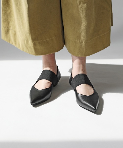 RiiiKa(リーカ)の「【RiiiKa/リーカ】ゴムストラップポインテッドトゥパンプス(パンプス・レディース・グレー/シルバー/ブラック・S/M/L/LL)」の1枚目の写真