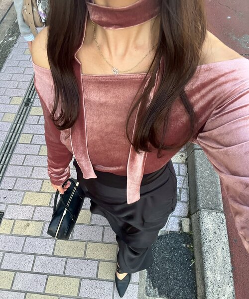 continuer de NICE CLAUP（コンティニューデナイスクラップ）の「ベロア＆ニットソーの2素材！（Tシャツ/カットソー・レディース・トップグレー/ピンク/ブラウン/ブラック/ボルドー・FREE）」の4枚目の写真