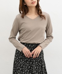 きれいめＶネックＴシャツ