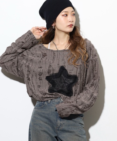 FUNALIVE(ファンアライブ)の「ABETTOR クラッシュ編みカットソースターレースモチーフ付オフショルダーLS(Tシャツ/カットソー・レディース・ホワイト/ブラウン・FREE)」の4枚目の写真
