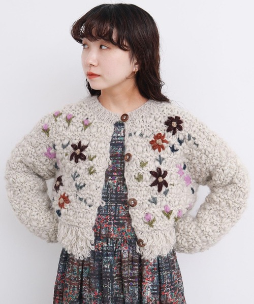 l'atelier du savon(アトリエドサボン)の「花の咲く散歩道 ハンドニットカーディガン(カーディガン/ボレロ・レディース・オフホワイト/ブラウン・FREE)」の12枚目の写真