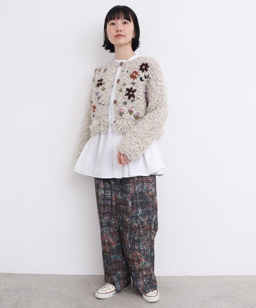 l'atelier du savon(アトリエドサボン)の「花の咲く散歩道 ハンドニットカーディガン(カーディガン/ボレロ・レディース・オフホワイト/ブラウン・FREE)」の17枚目の写真