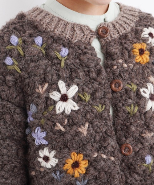 l'atelier du savon(アトリエドサボン)の「花の咲く散歩道 ハンドニットカーディガン(カーディガン/ボレロ・レディース・オフホワイト/ブラウン・FREE)」の7枚目の写真