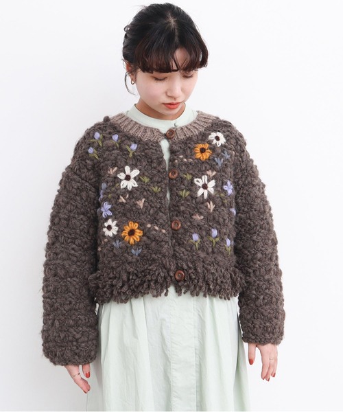 l'atelier du savon(アトリエドサボン)の「花の咲く散歩道 ハンドニットカーディガン(カーディガン/ボレロ・レディース・オフホワイト/ブラウン・FREE)」の9枚目の写真