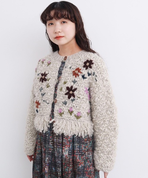 l'atelier du savon(アトリエドサボン)の「花の咲く散歩道 ハンドニットカーディガン(カーディガン/ボレロ・レディース・オフホワイト/ブラウン・FREE)」の13枚目の写真