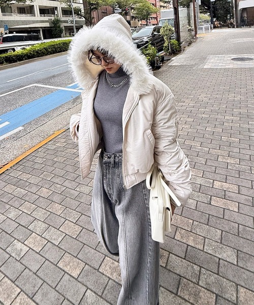 ROYAL PARTY（ロイヤルパーティー）の「【ZOZO限定】フードファー付袖ギャザー中綿ジャケット（その他アウター・レディース・オフホワイト/ブラック・FREE）」の2枚目の写真