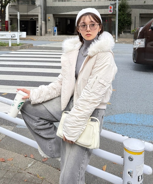 ROYAL PARTY（ロイヤルパーティー）の「【ZOZO限定】フードファー付袖ギャザー中綿ジャケット（その他アウター・レディース・オフホワイト/ブラック・FREE）」の3枚目の写真