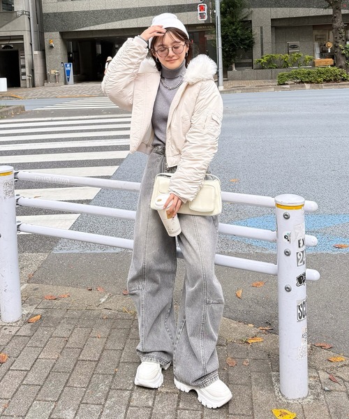 ROYAL PARTY（ロイヤルパーティー）の「【ZOZO限定】フードファー付袖ギャザー中綿ジャケット（その他アウター・レディース・オフホワイト/ブラック・FREE）」の7枚目の写真