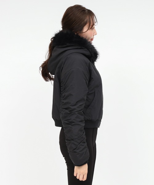 ROYAL PARTY（ロイヤルパーティー）の「【ZOZO限定】フードファー付袖ギャザー中綿ジャケット（その他アウター・レディース・オフホワイト/ブラック・FREE）」の16枚目の写真