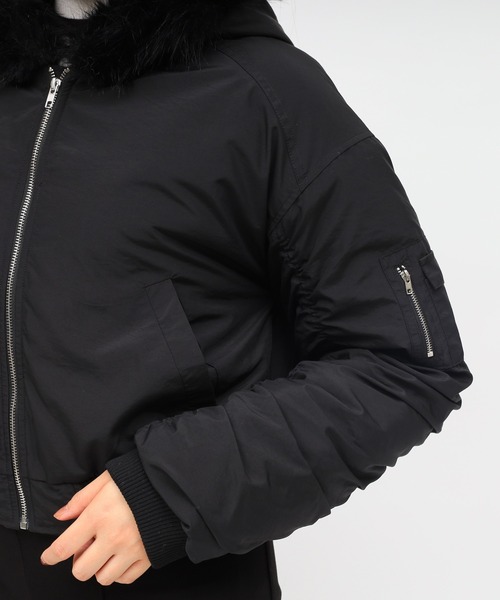 ROYAL PARTY（ロイヤルパーティー）の「【ZOZO限定】フードファー付袖ギャザー中綿ジャケット（その他アウター・レディース・オフホワイト/ブラック・FREE）」の19枚目の写真