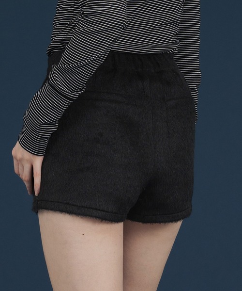 Mili affinity(ミリアフィニティー)の「シャギーハイウエストショートパンツ(その他パンツ・レディース・ブラウン/チャコール/アイボリー/ブラック・FREE)」の2枚目の写真