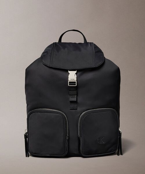 Calvin Klein（カルバン・クライン）の「ポケットナイロンフラップバックパック（バックパック/リュック・レディース・ブラック・FREE）」の3枚目の写真