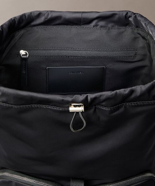 Calvin Klein（カルバン・クライン）の「ポケットナイロンフラップバックパック（バックパック/リュック・レディース・ブラック・FREE）」の5枚目の写真
