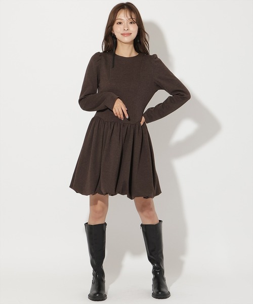 AND COUTURE(アンドクチュール)の「バルーンミニワンピース(ワンピース・レディース・チャコールグレー/ベージュ/ブラウン・FREE)」の2枚目の写真