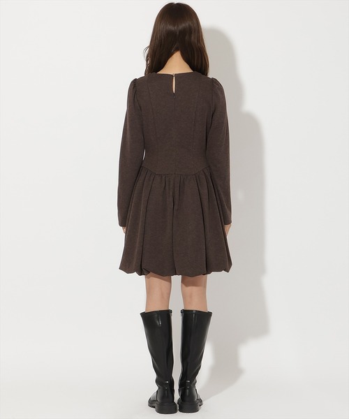 AND COUTURE(アンドクチュール)の「バルーンミニワンピース(ワンピース・レディース・チャコールグレー/ベージュ/ブラウン・FREE)」の17枚目の写真