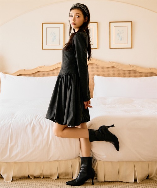AND COUTURE(アンドクチュール)の「バルーンミニワンピース(ワンピース・レディース・チャコールグレー/ベージュ/ブラウン・FREE)」の13枚目の写真