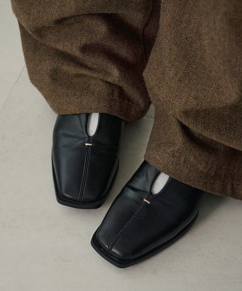 apres jour clair(アプレジュールクレア)の「【apres jour clair】デザインスクエアシューズ(パンプス・レディース・ダークブラウン/ブラック・MEDIUM/SMALL/LARGE/X-LARGE)」の2枚目の写真