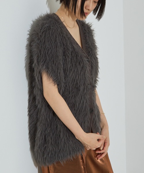 NOMINE(ノミネ)の「【NOMINE】ロング フェザー ニットベスト カーディガン(ベスト・レディース・チャコールグレー/ブラック・フリー)」の5枚目の写真