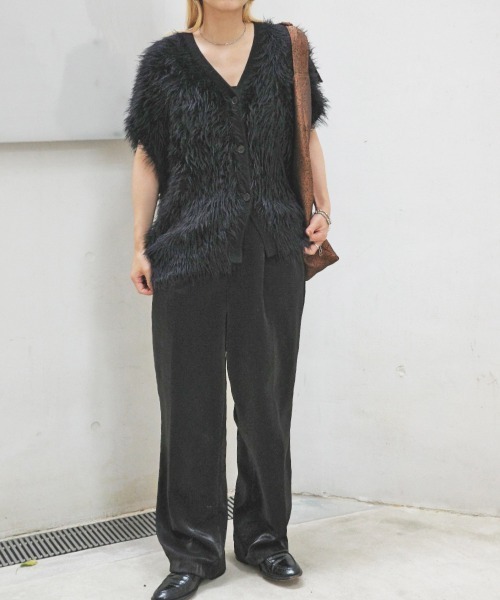 NOMINE(ノミネ)の「【NOMINE】ロング フェザー ニットベスト カーディガン(ベスト・レディース・チャコールグレー/ブラック・フリー)」の3枚目の写真