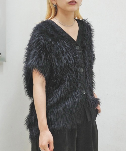 NOMINE(ノミネ)の「【NOMINE】ロング フェザー ニットベスト カーディガン(ベスト・レディース・チャコールグレー/ブラック・フリー)」の4枚目の写真