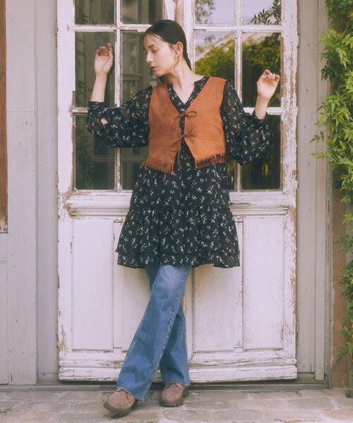 earth music&ecology（アースミュージックアンドエコロジー）の「セルフカットストレッチフレアデニムパンツ（デニムパンツ・レディース・ライトインディゴブルー/インディゴブルー・S/L/M）」の19枚目の写真