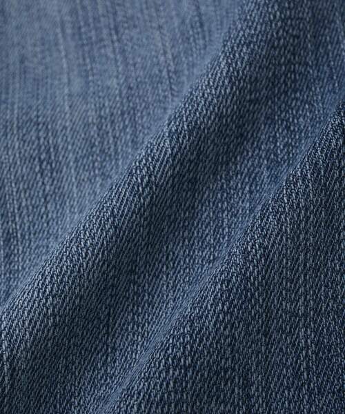 earth music&ecology（アースミュージックアンドエコロジー）の「セルフカットストレッチフレアデニムパンツ（デニムパンツ・レディース・ライトインディゴブルー/インディゴブルー・S/L/M）」の11枚目の写真