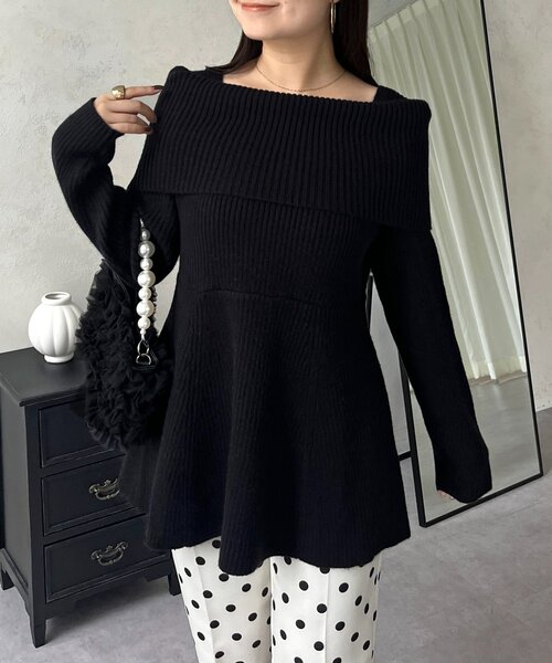 prose verse(プロズヴェール)の「【静電気防止】オフショルペプラムニット(ニット/セーター・レディース・ブラック/オフホワイト・LARGE/MEDIUM)」の1枚目の写真